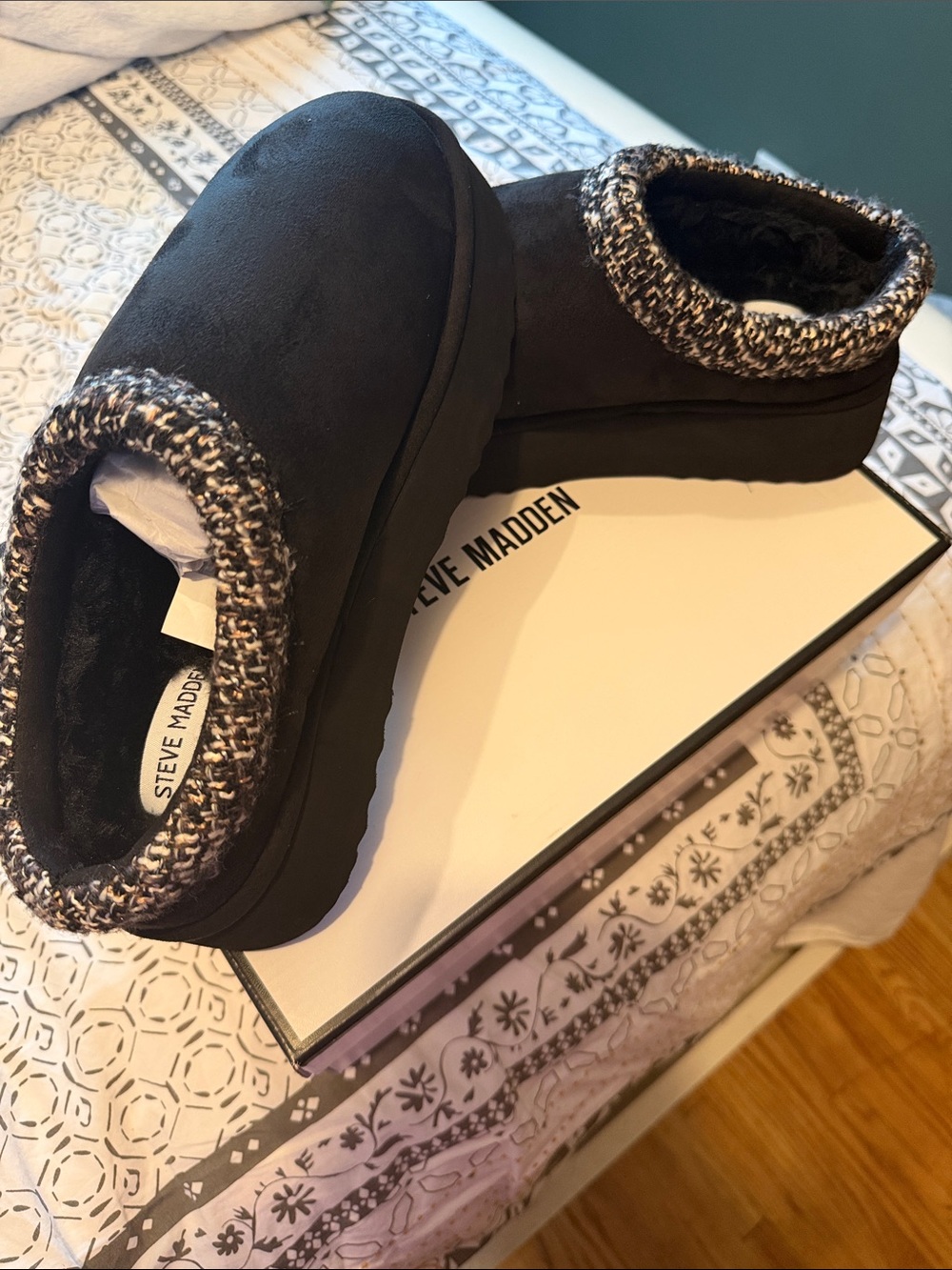 Steve Madden Black Slip-On Faux Suede Slippers with Knit Cuff